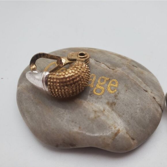 Jjg Elongated half shell hoop gold toned raised clip on earrings estate - Picture 2 of 4